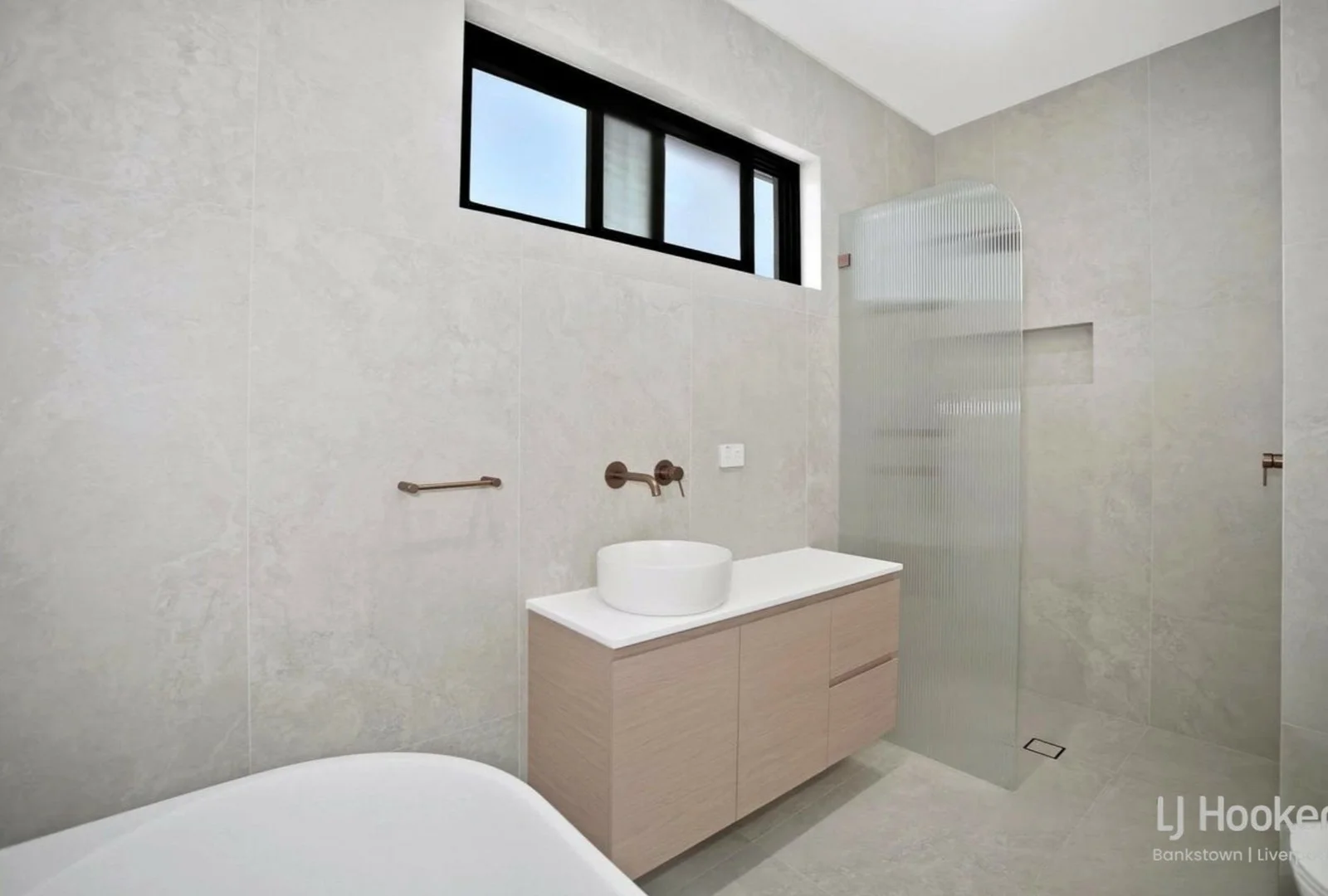 11A Harden Crescent, Georges Hall NSW 2198 photo 4