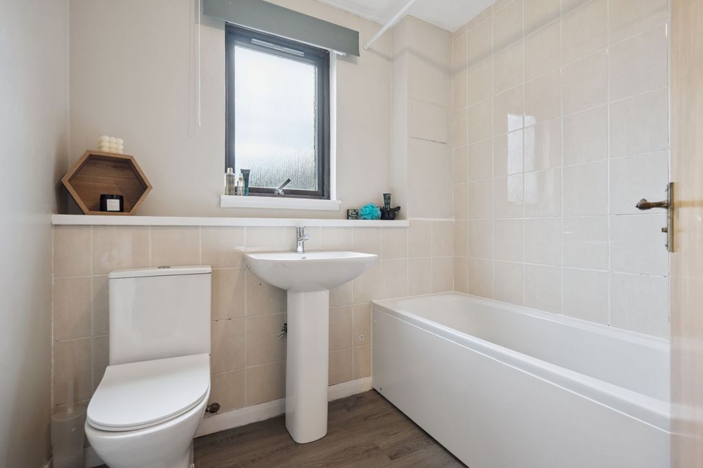 Additional image 7 of 2 bed flat for saleForthview, Stirling FK8