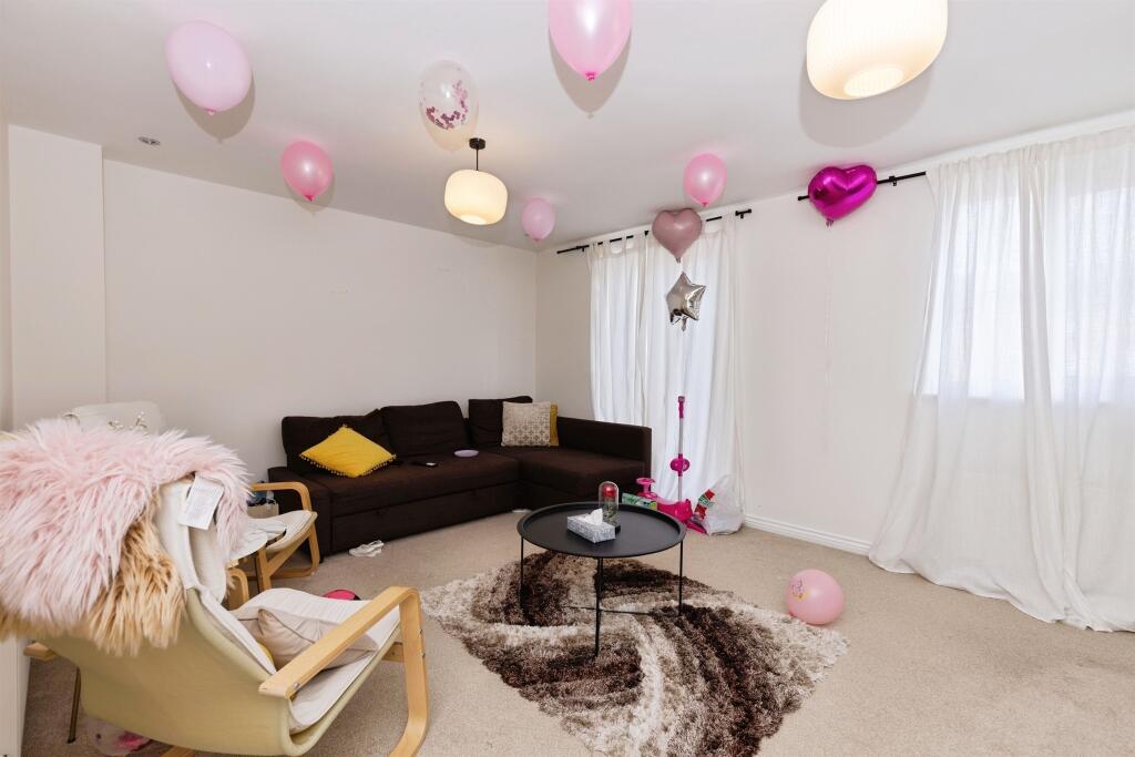 Additional image 3 of Hutton Close, Thornbury, Bradford