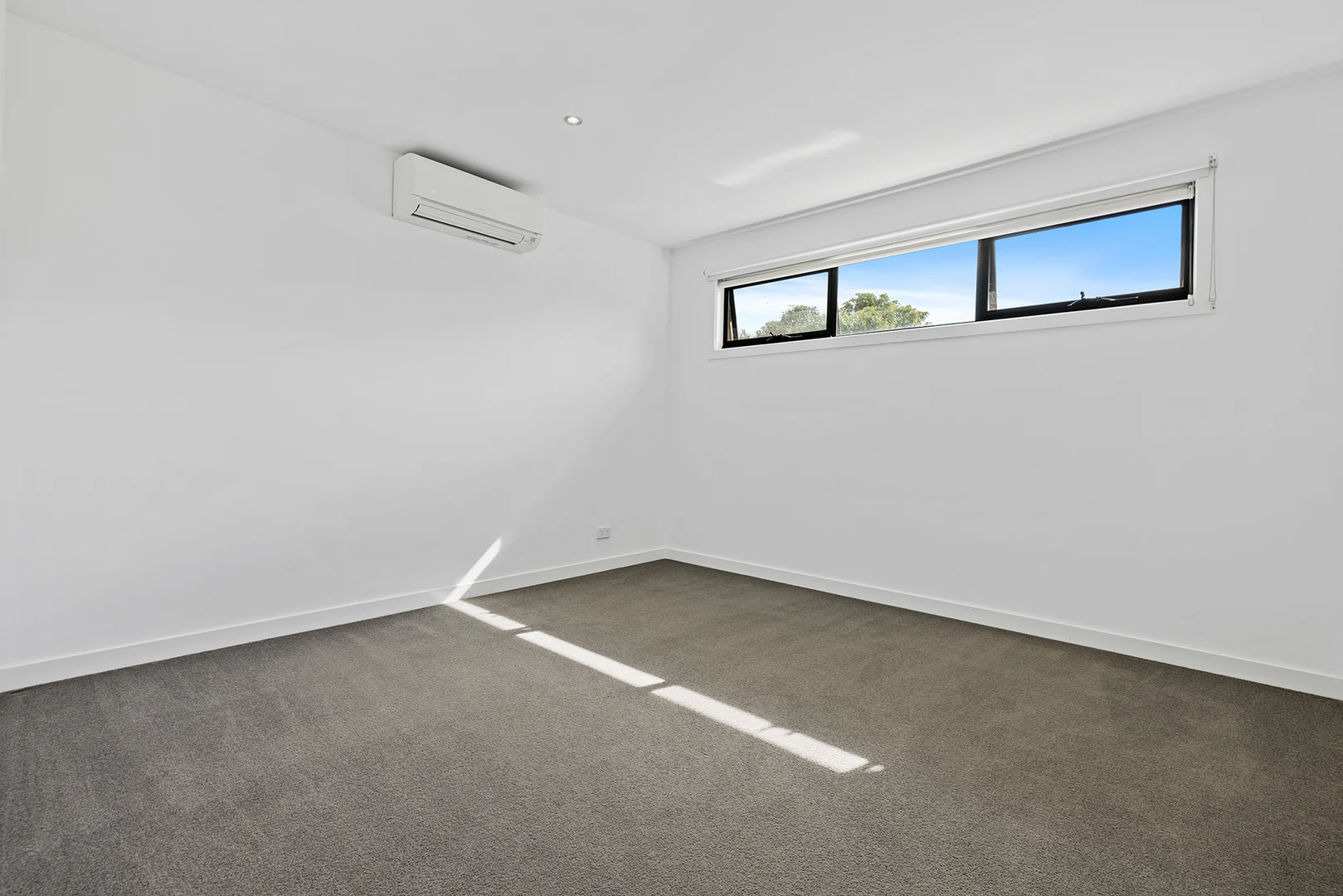 Additional image 7 of 2/12 Moore Avenue, Croydon VIC 3136