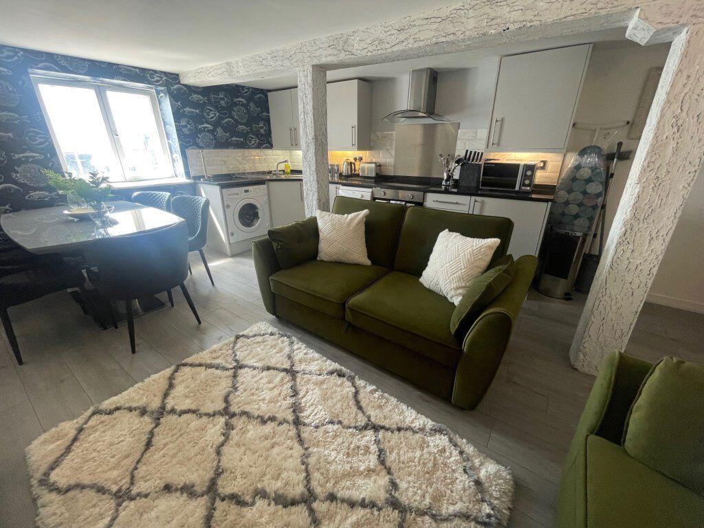 TWO DOUBLE BEDROOMS, Poole Quay- P04164 photo 2