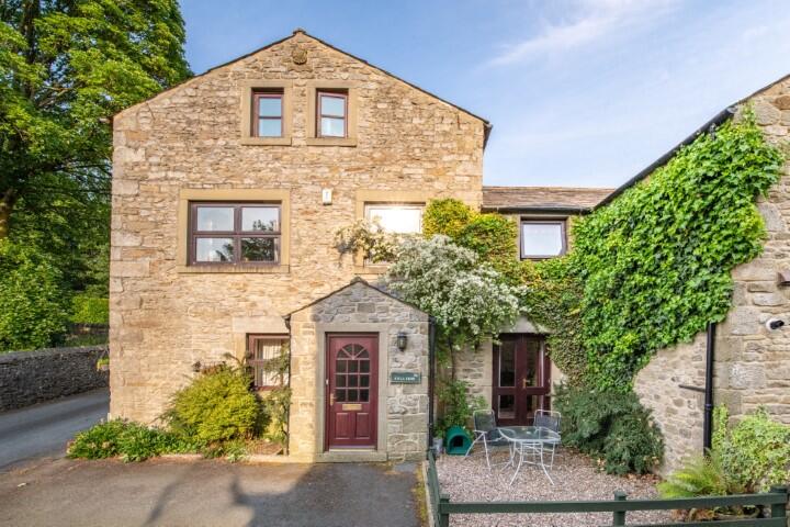 2 Bowerley Cottages, Bowerley BD24