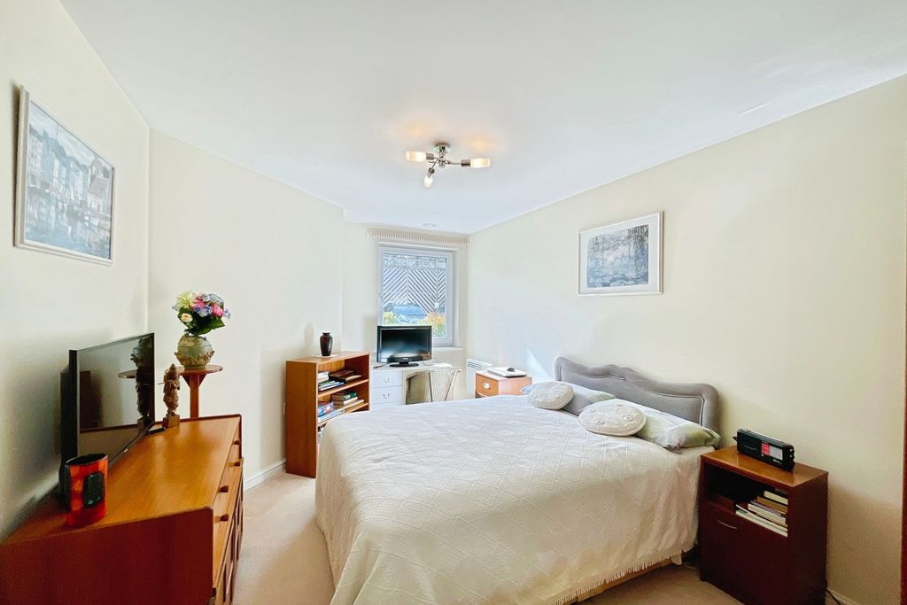 Additional image 6 of 2 bed flat for saleLys Lander, Tregolls Road, Truro, Cornwall TR1