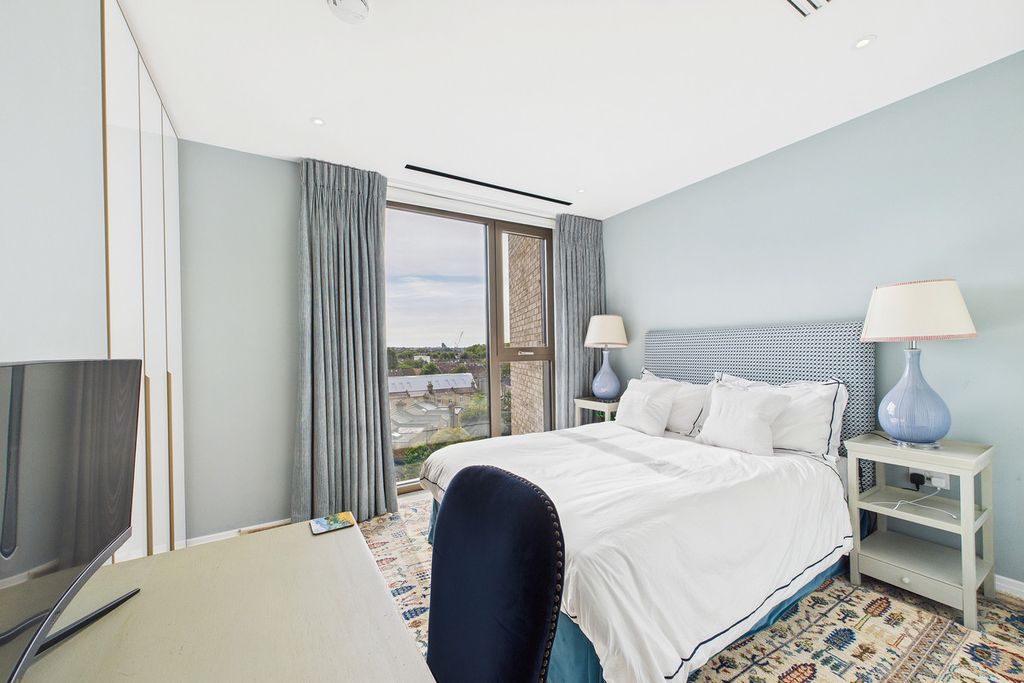 Additional image 4 of 4 bed flat for saleMichael Road, London SW6