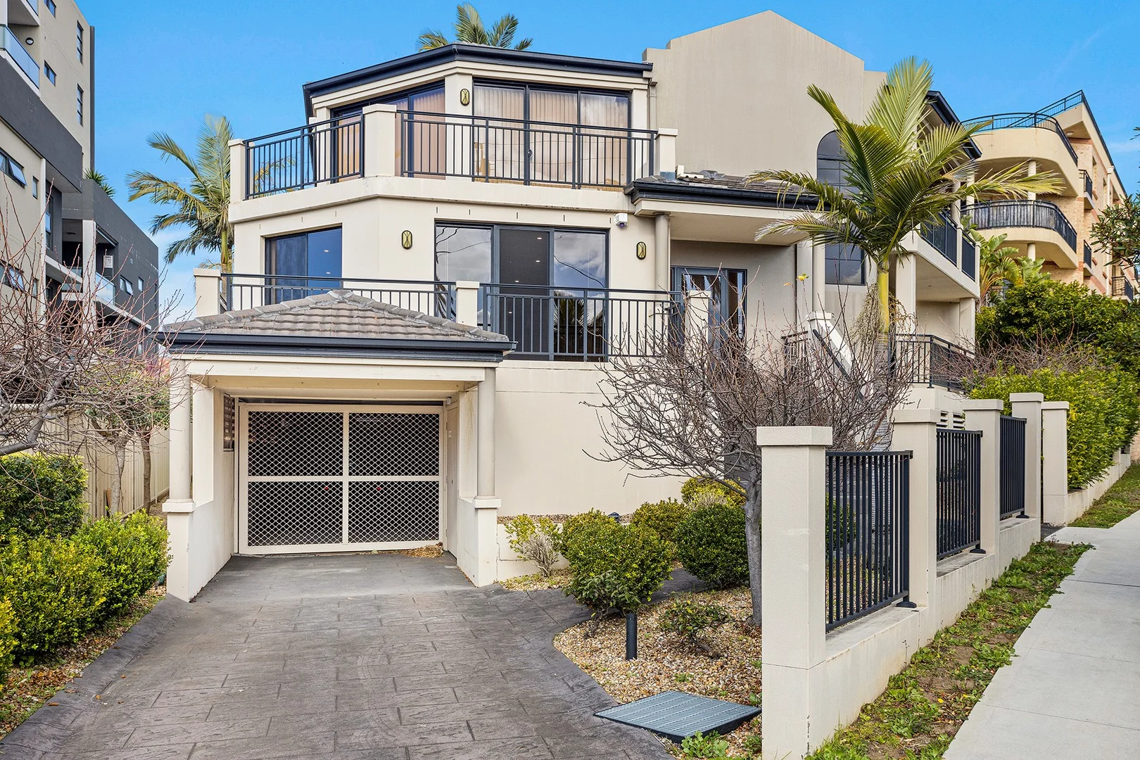 2/21 Robinson Street, Wollongong NSW 2500