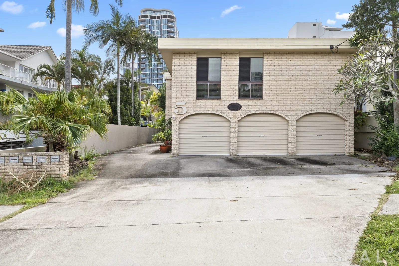 1/5 St Kilda Avenue, Broadbeach QLD 4218