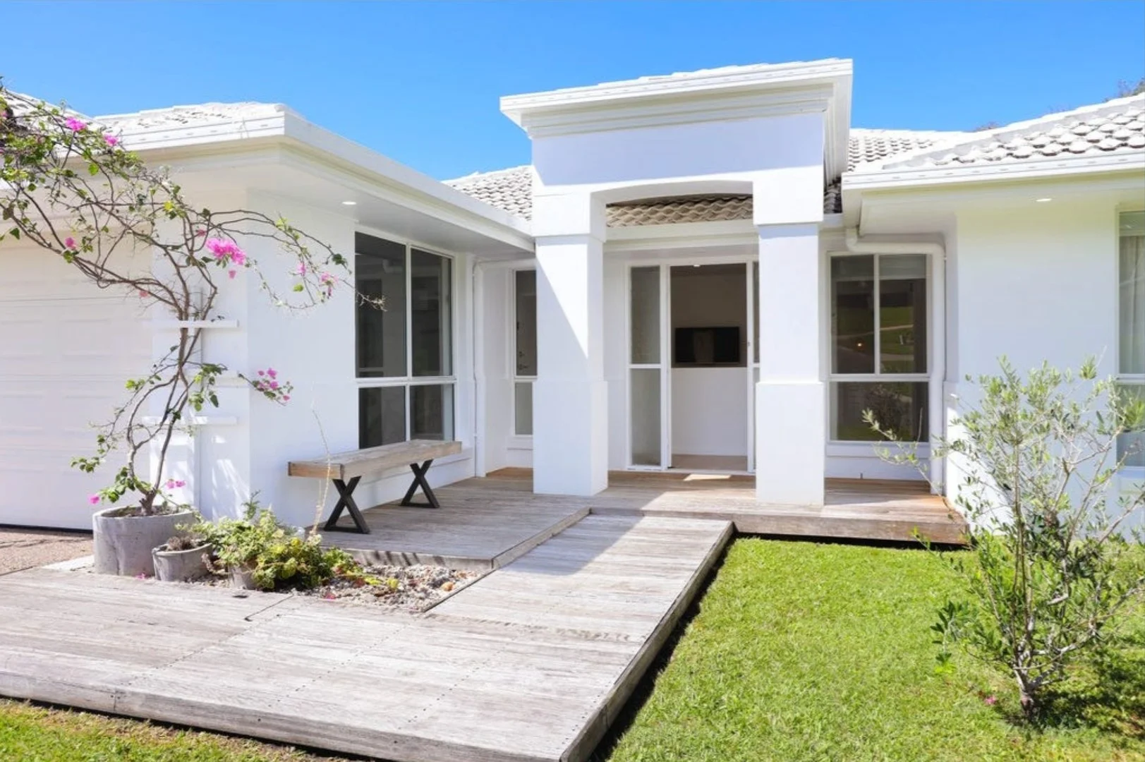 8 Drift Away Court, Robina QLD 4226