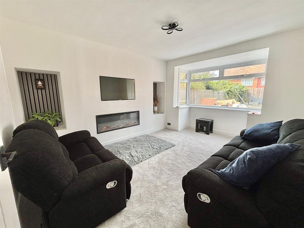 Additional image 2 of 3 bed semi-detached house for saleBeresford Avenue, Hornsea HU18