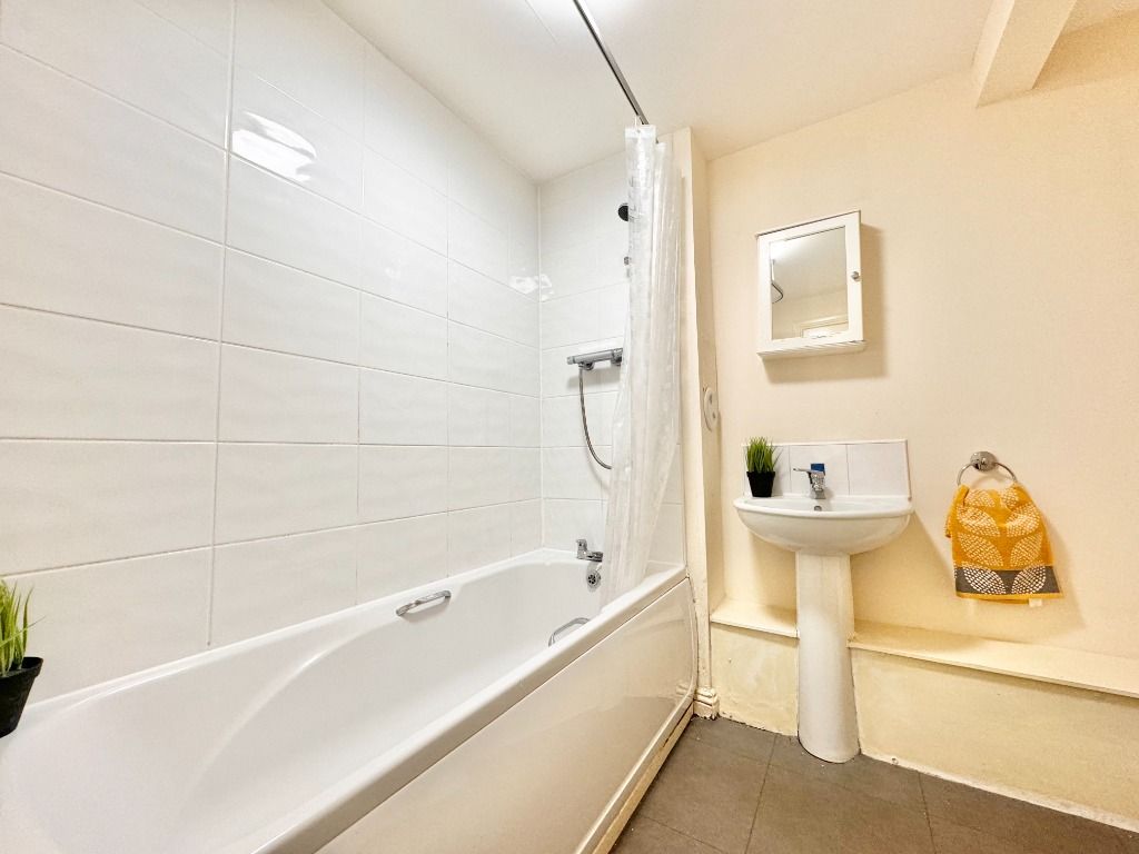 Additional image 11 of 11 bed flat for salePortfolio Of 6 Flats, Curle Street, Glasgow G14