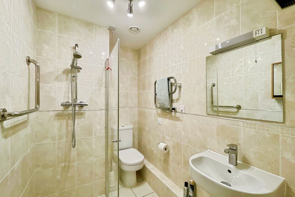 Additional image 12 of 2 bed flat for saleLys Lander, Tregolls Road, Truro, Cornwall TR1