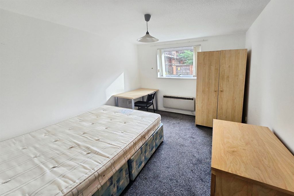 2 bed flat for saleTonnelier Road, Dunkirk NG7 photo 5