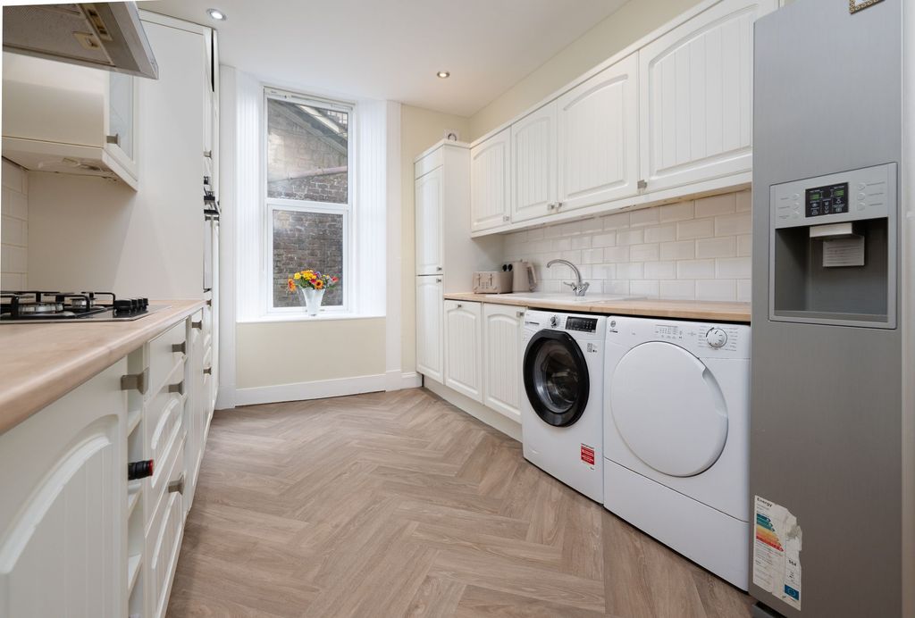 Additional image 10 of 3 bed flat for saleFinnart Street, Greenock PA16