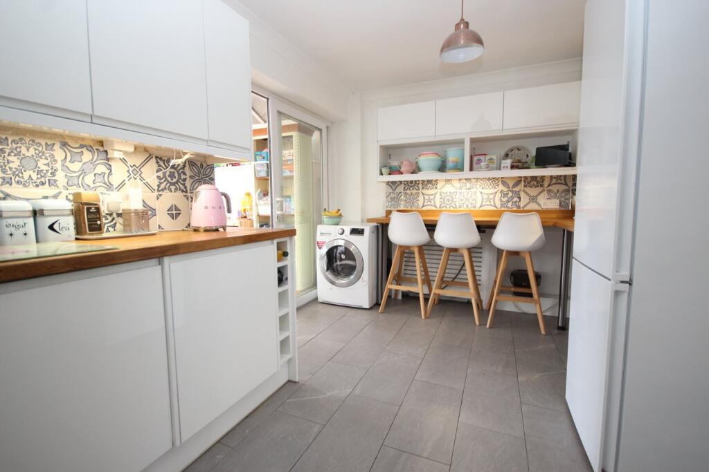 Farnham Road, BRANKSOME, BH12 photo 5