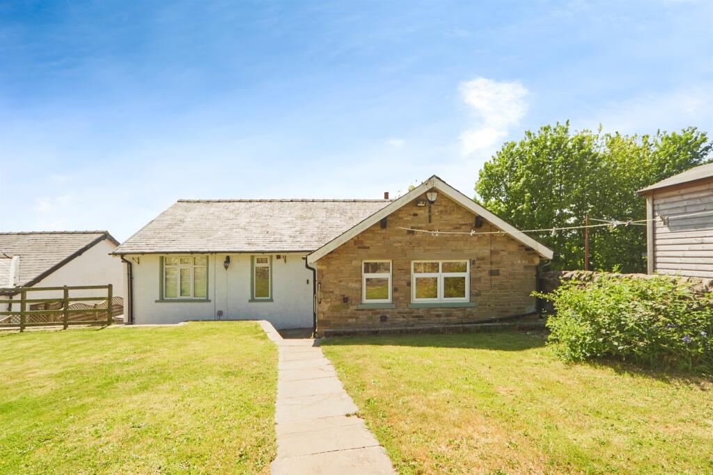 Braithwaite Edge Road, Keighley photo 5