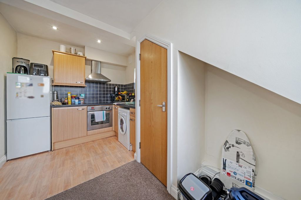 Additional image 10 of 6 bed flat for saleWortley Road, Leeds, West Yorkshire LS12