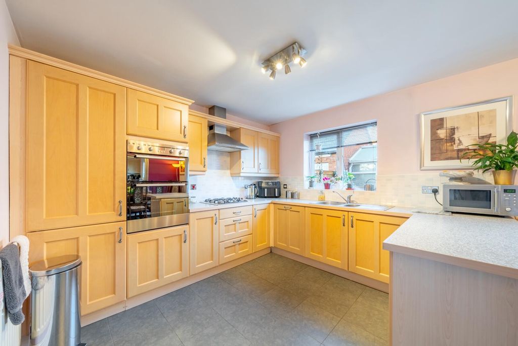 Additional image 4 of 5 bed detached house for saleTom Blower Close, Nottingham NG8