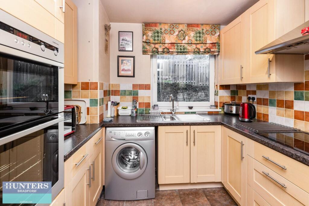 Additional image 4 of 6, Frizley Gardens Frizinghall, Bradford, West Yorkshire, BD9 4LY