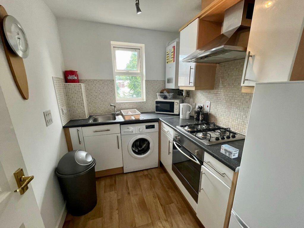 Two Bedroom Student Flat, Wallisdown (P06792) photo 3