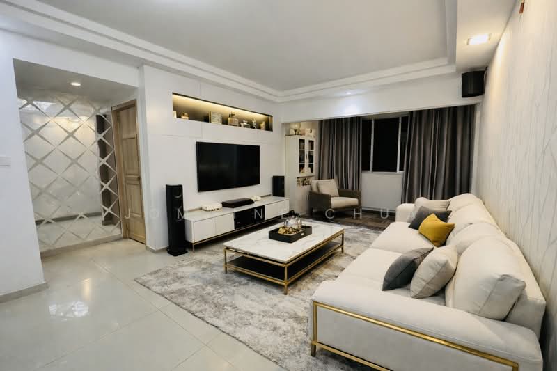 305 Tampines Street 32