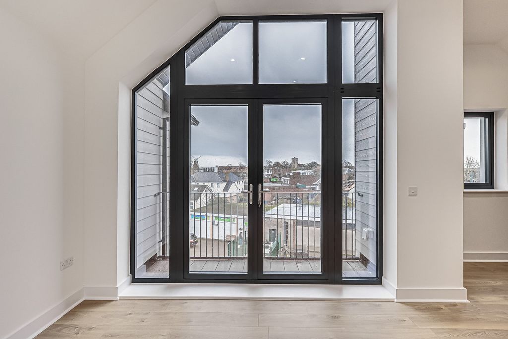 Additional image 8 of 2 bed flat for saleThe Regency Apartments, Rayleigh SS6