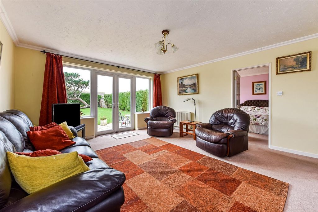 Additional image 8 of 3 bed detached bungalow for saleFarm Road, Bracklesham Bay, Chichester PO20