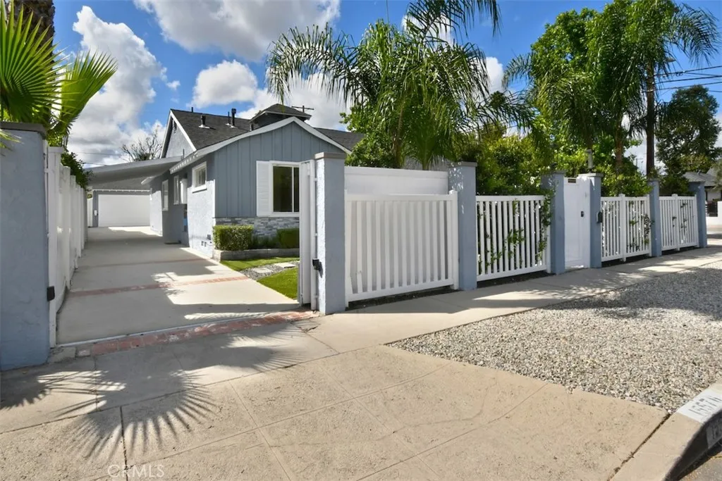 Additional image 3 of 15576 Hesby St, Encino, CA 91436