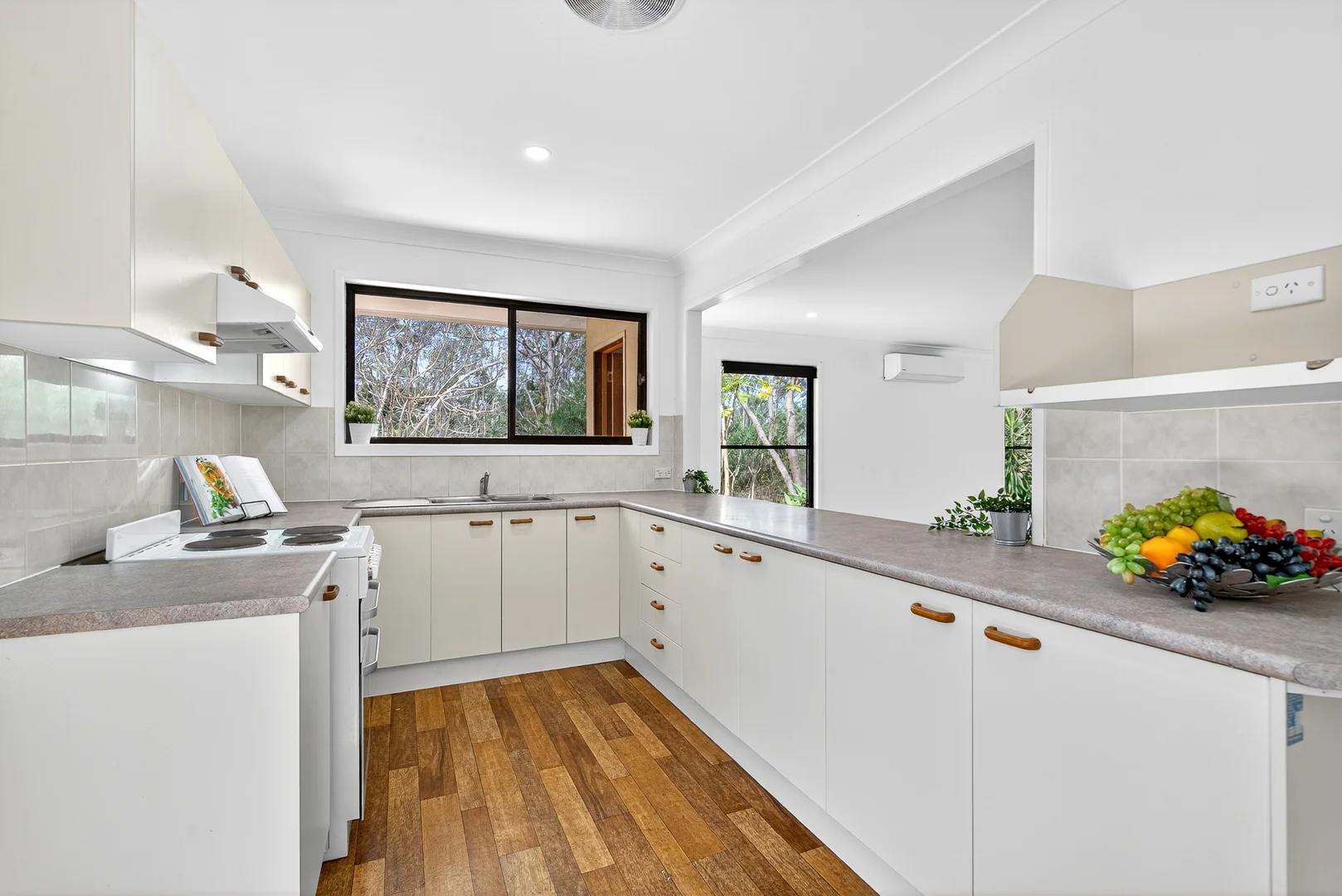 Additional image 3 of 32 Whiteside Road, Whiteside QLD 4503
