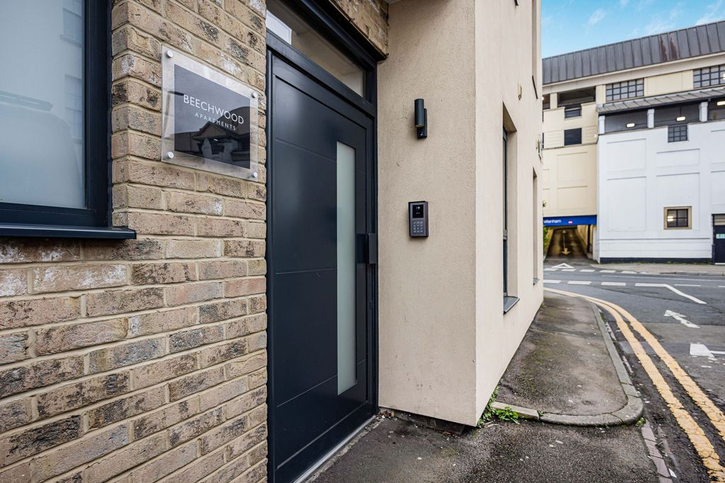 Additional image 2 of 2 bed flat for saleGloucester Place, Cheltenham, Gloucestershire GL52