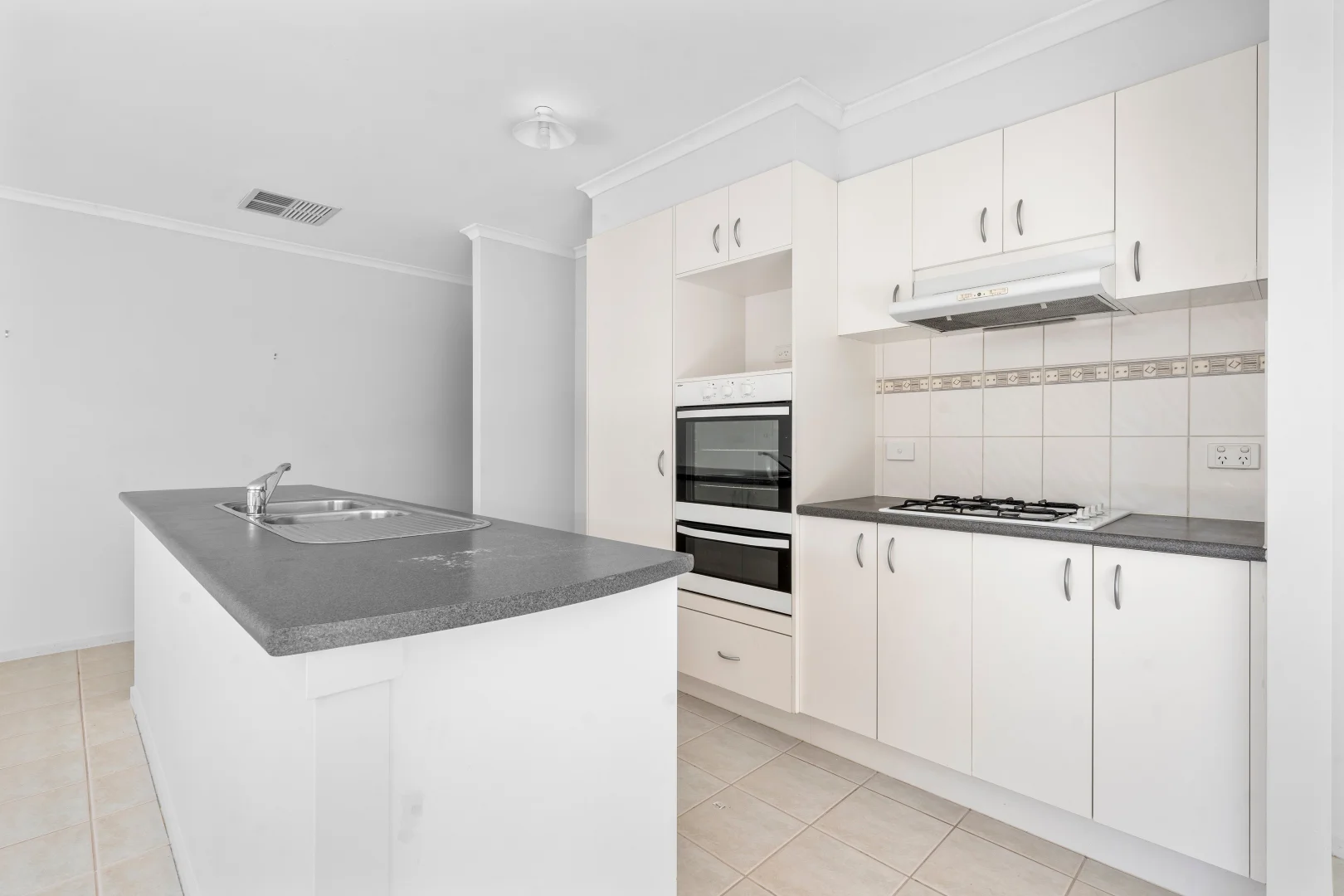 Additional image 5 of 8 Kate Elizabeth Avenue, Berwick VIC 3806