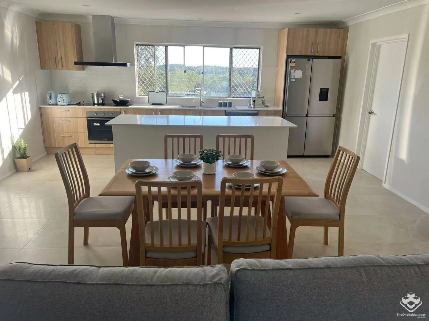 301 Redland Bay Road, Capalaba QLD 4157