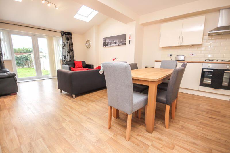 Wallisdown Road, Student House photo 4