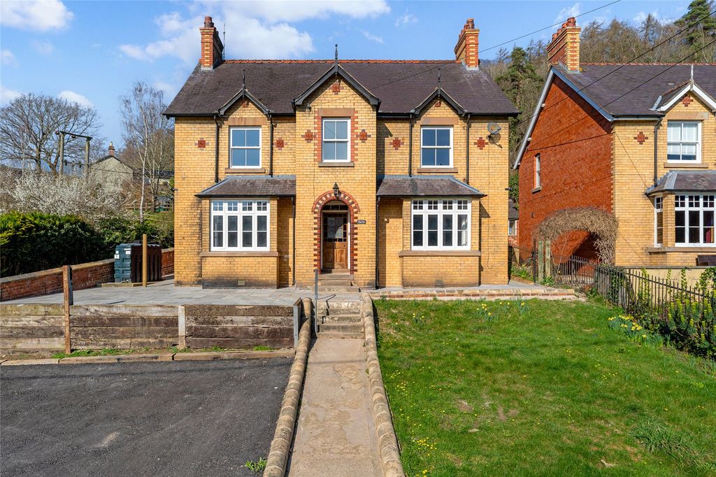 5 bed detached house for salePwllglas, Ruthin, Denbighshire LL15