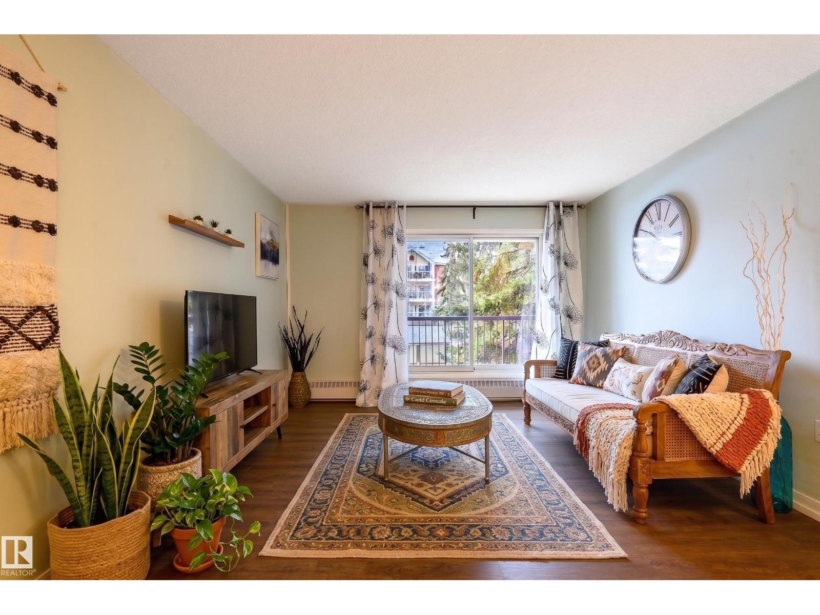 #237 10636 120 ST NW