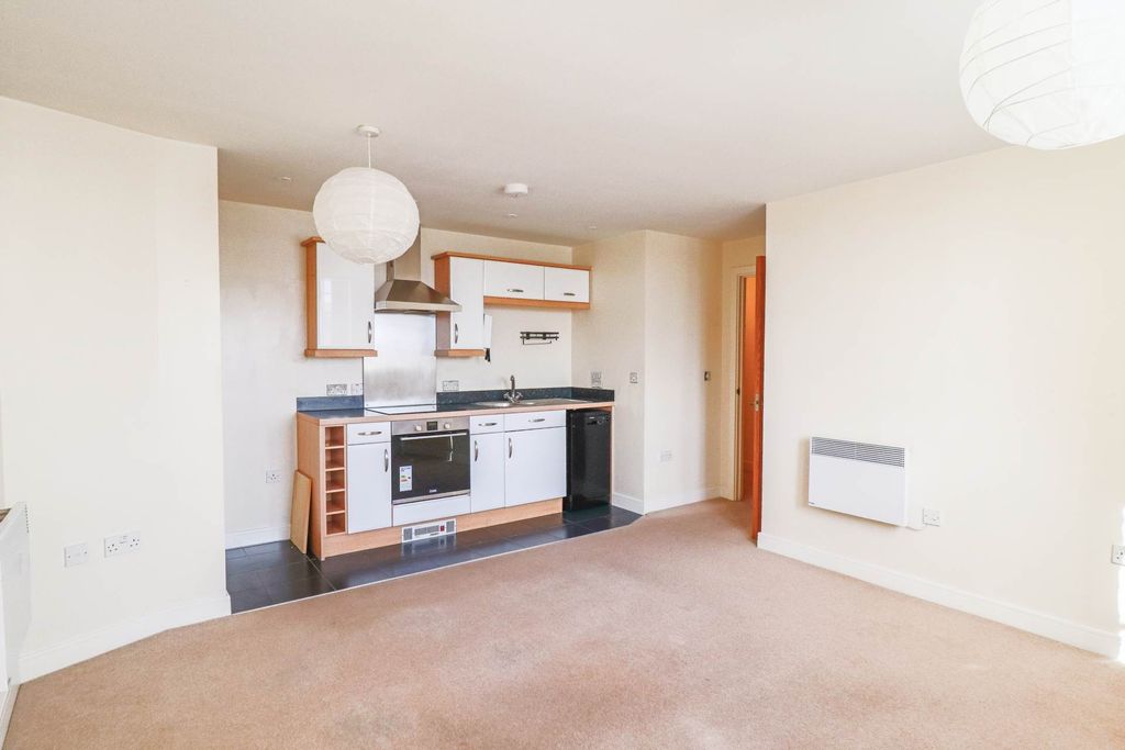 1 bed flat for saleKnightstone Causeway, Weston-Super-Mare BS23 photo 4