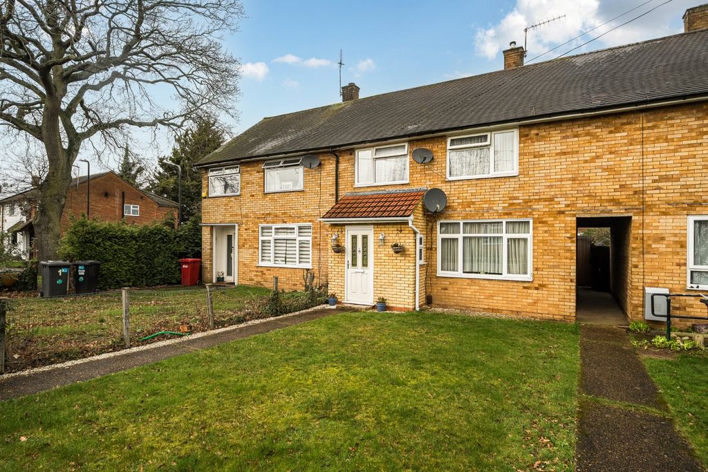 3 bed terraced house for saleSkydmore Path, Slough, Berkshire SL2