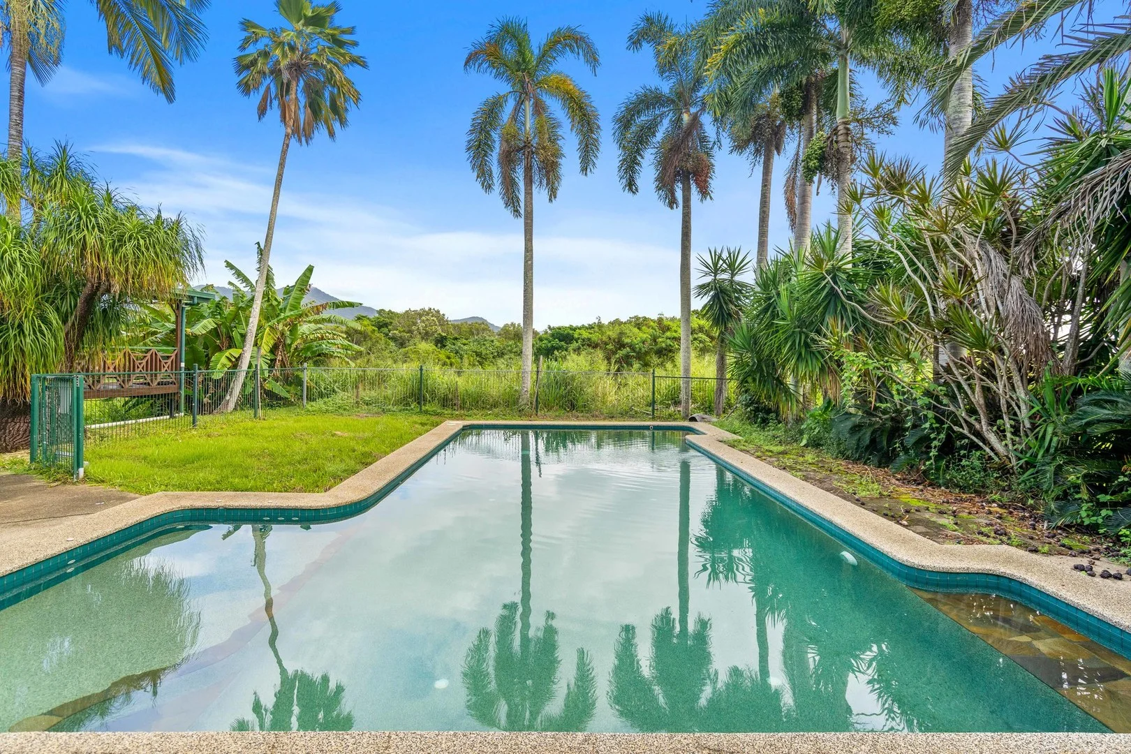 233B Yorkeys Knob Road, Yorkeys Knob QLD 4878