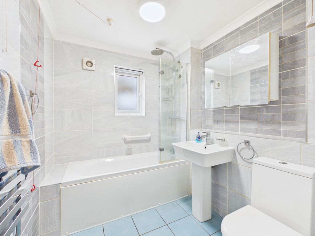 Additional image 4 of 2 bed flat for saleApplegarth Mews, Crescent Street, Cottingham HU16