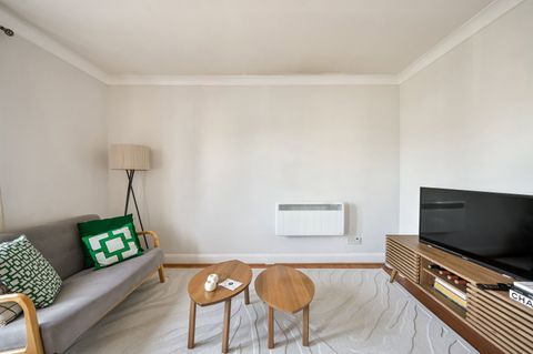 Fuller Close, London E2