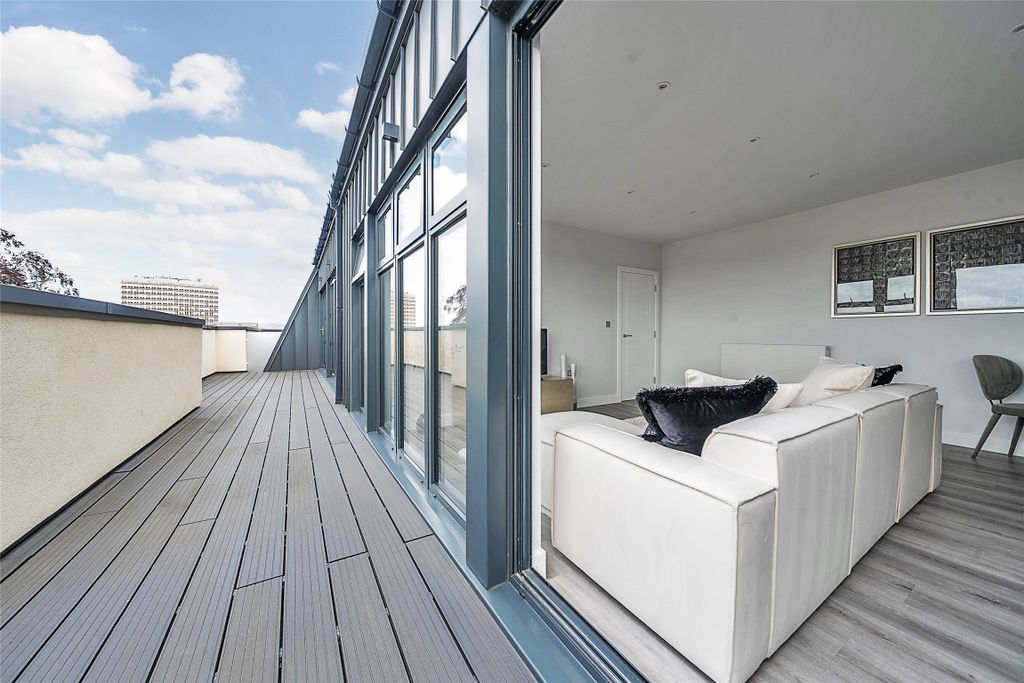 Additional image 10 of 2 bed flat for saleApartment 19 - Penthouse, 109 - 111 Bath Road, Cheltenham, Gloucestershire GL53