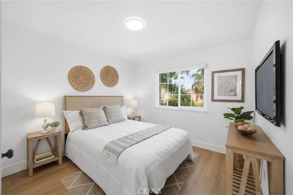 Additional image 20 of 32 Comiso, Irvine, CA 92614