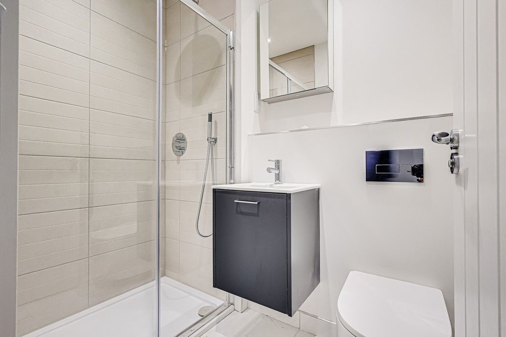 Additional image 15 of 2 bed flat for saleThe Regency Apartments, Rayleigh SS6