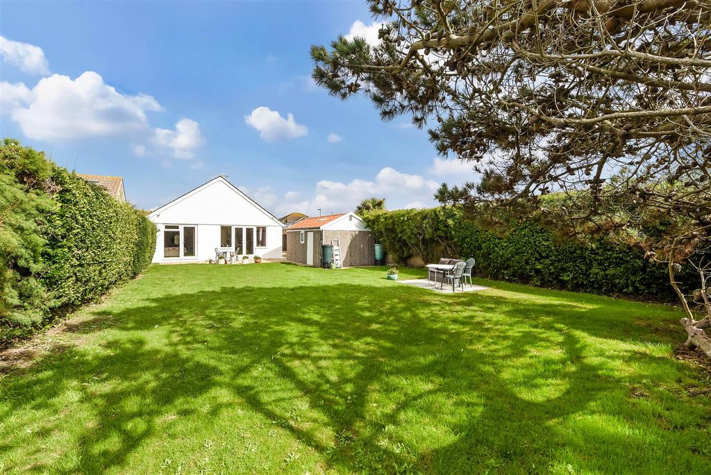 3 bed detached bungalow for saleFarm Road, Bracklesham Bay, Chichester PO20