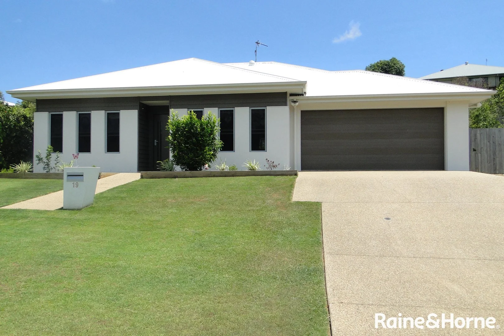 19 Telopea Place, Kirkwood QLD 4680
