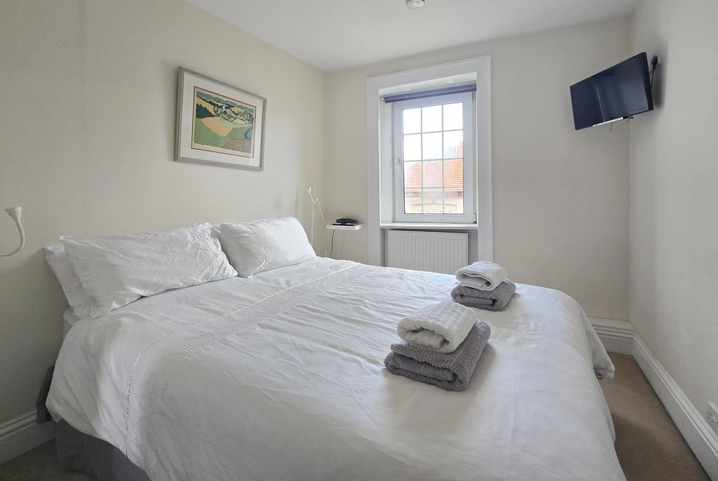 Additional image 6 of 2 bed flat for saleHigh Street, Lymington, Hampshire SO41