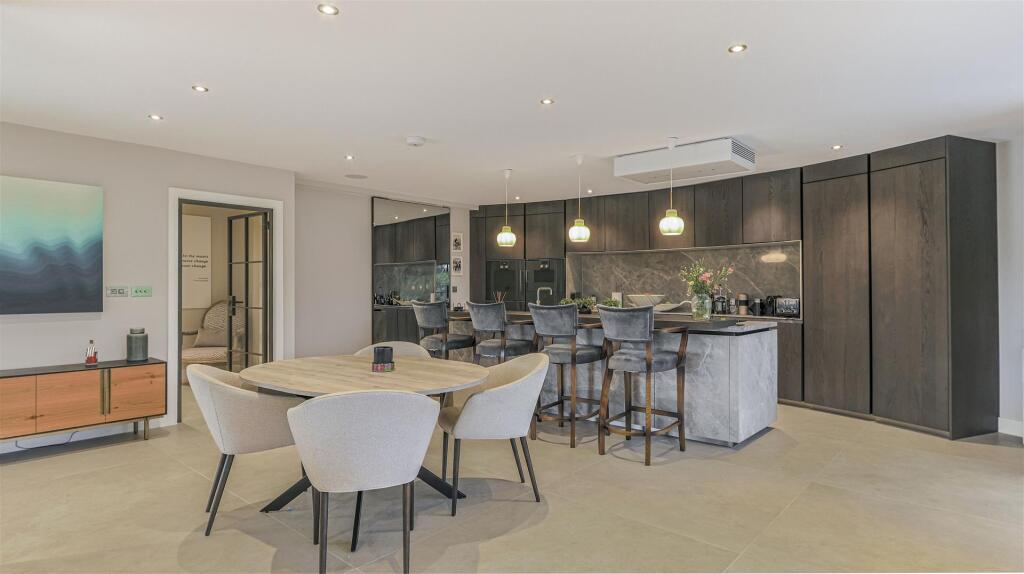 Additional image 3 of Penthouse, The Avenue Branksome Park