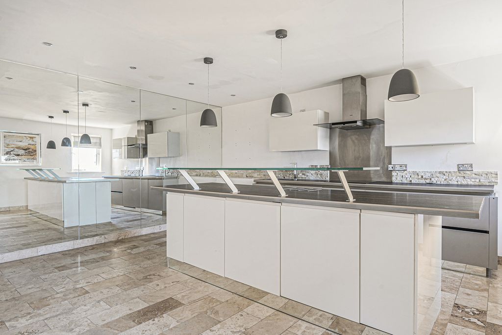 Additional image 4 of 3 bed flat for saleEstuary House, Portishead BS20