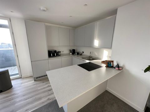 Apartment 11308, 4 Wharf End M17