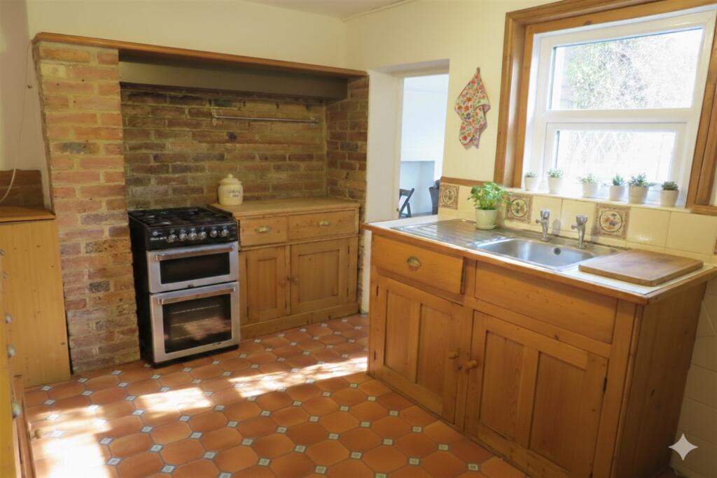 Priestley Road, BH10 photo 3