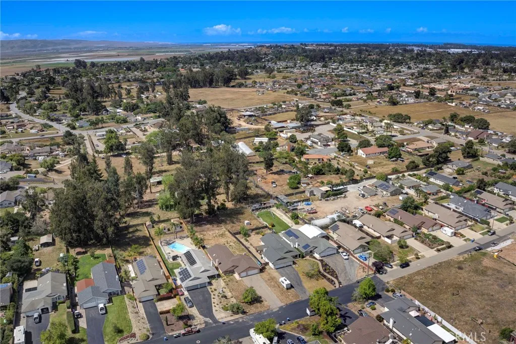 716 Honey Grove Ln, Nipomo, CA 93444