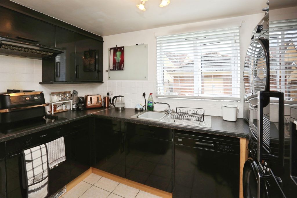 Additional image 7 of 2 bed flat for saleFawn Crescent, Hedge End, Southampton SO30